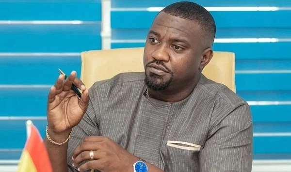 John Dumelo image 4
