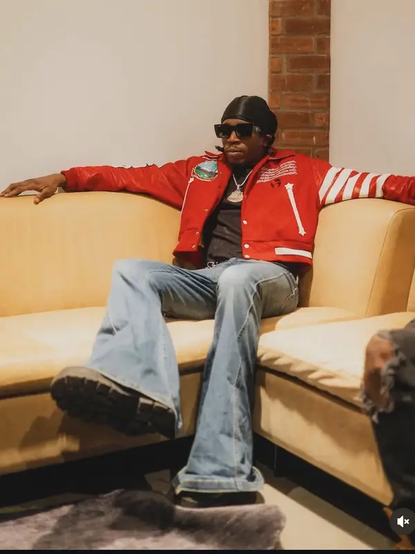 photo by web.facebook.com