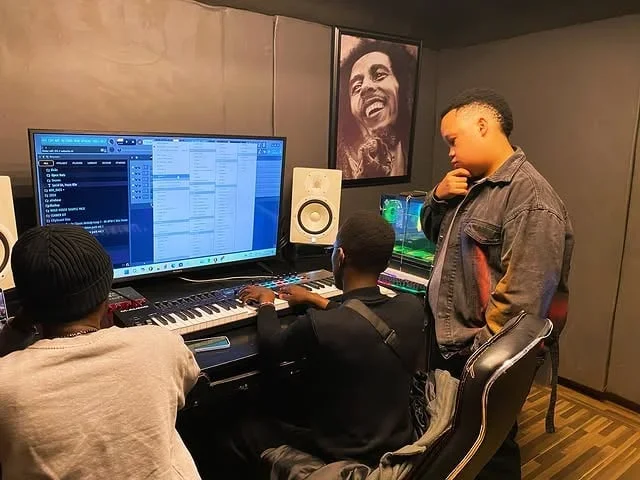 DJ Moon image 0