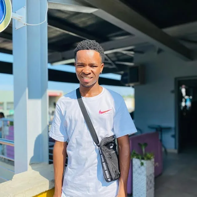 Cloudy Manteen image 0