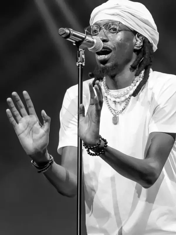 photo by web.facebook.com