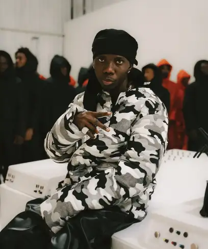 photo by web.facebook.com