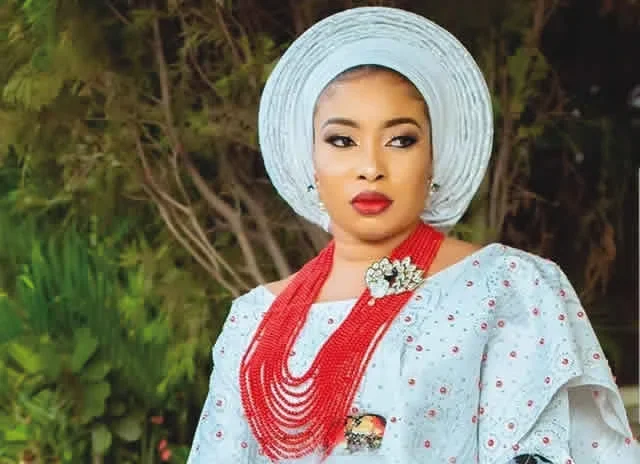 Lizzy Anjorin image 1