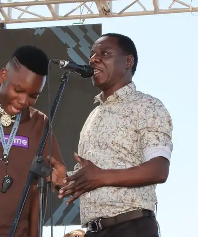 photo by web.facebook.com