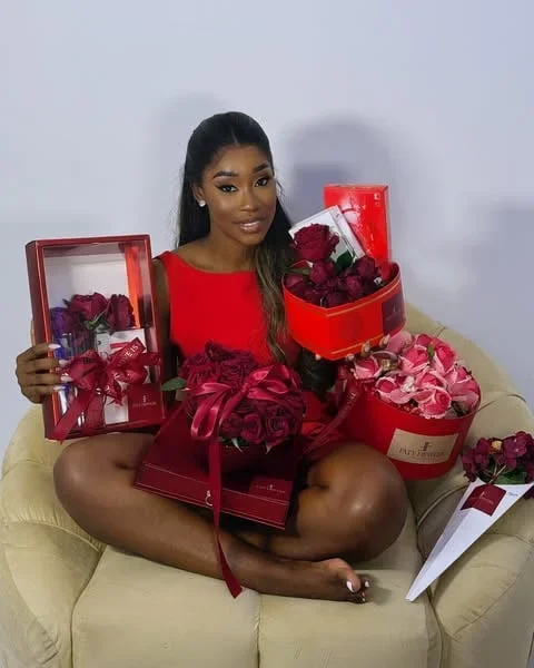 Neu" Afro Chic image 1