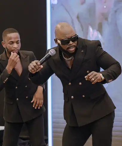 photo by web.facebook.com