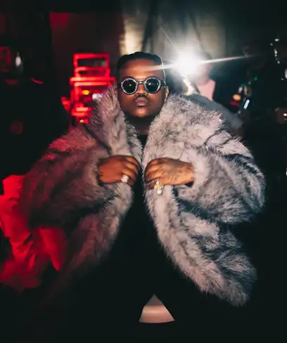 photo by web.facebook.com