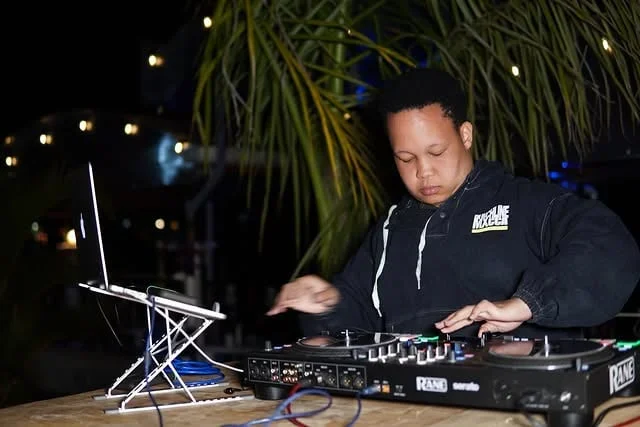 DJ Moon image 2