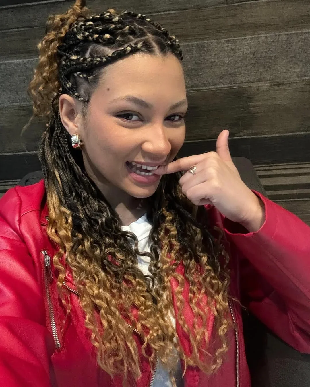 Ash-ley Ogle image 3