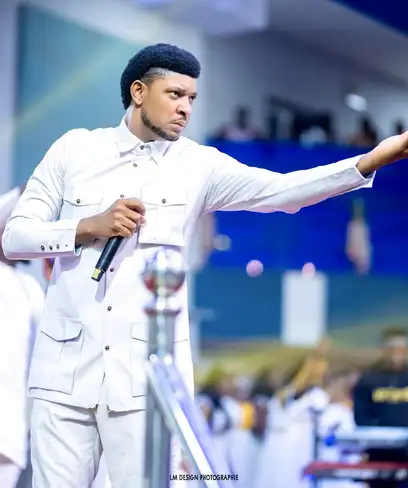 photo by web.facebook.com