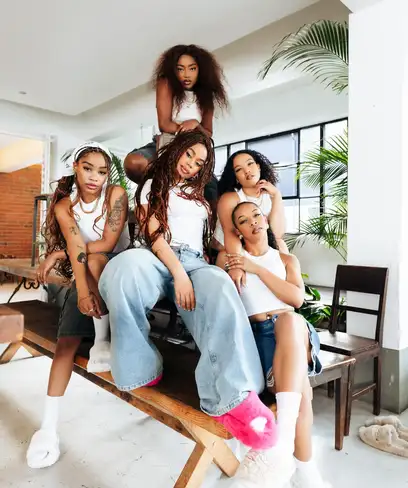 photo by web.facebook.com