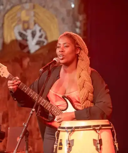 photo by web.facebook.com