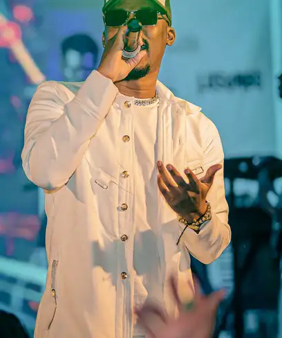 photo by web.facebook.com