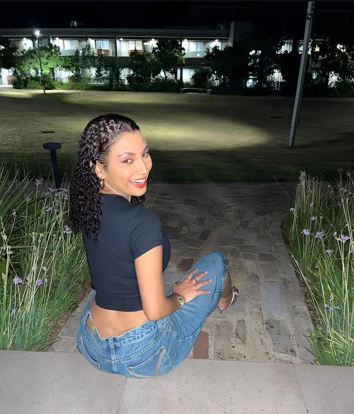 Ash-ley Ogle image 4