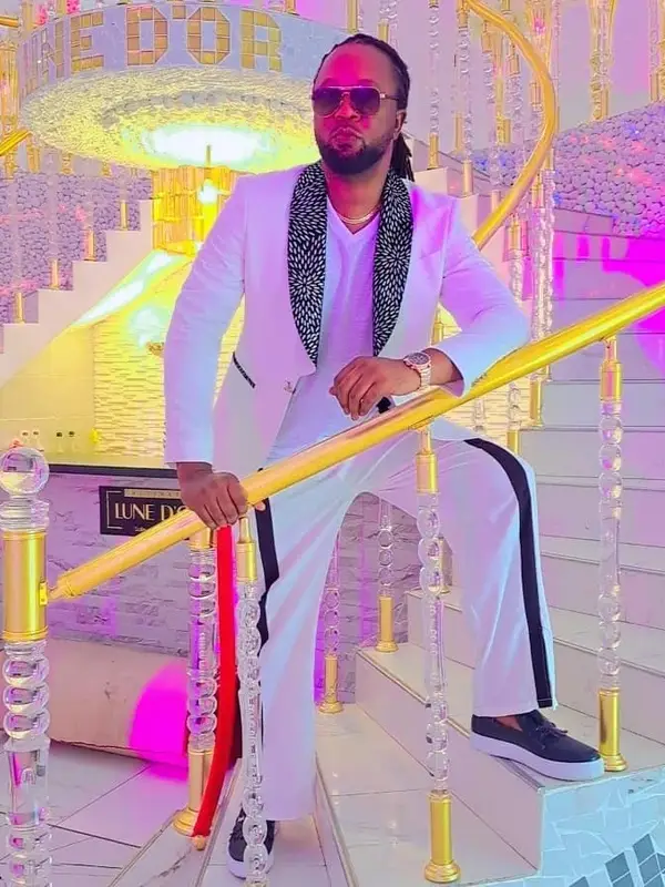 photo by web.facebook.com