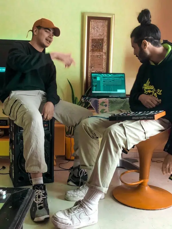 photo by web.facebook.com