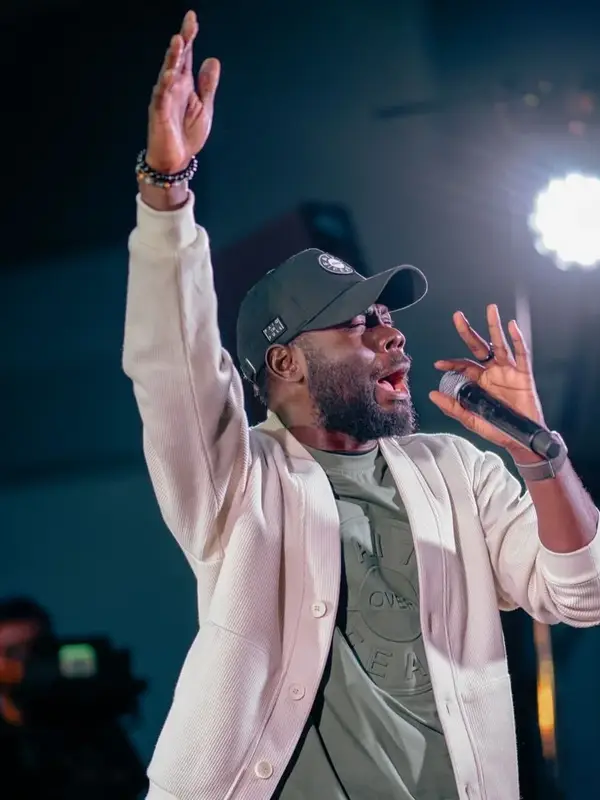 photo by web.facebook.com