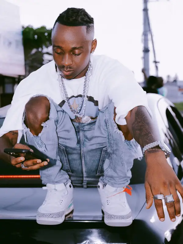 photo by web.facebook.com