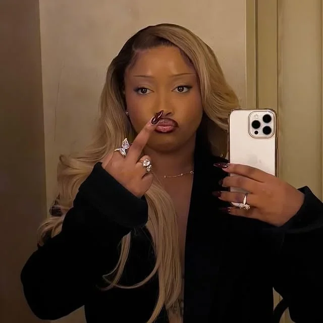 Uncle Waffles image 6