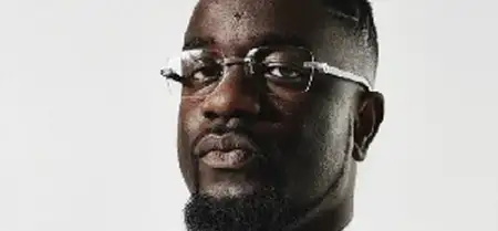 'Sarkodie always replies my messages – Akwaboah claps back at critics