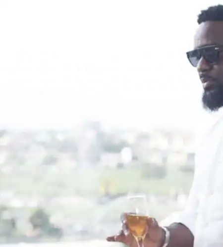 Sarkodie sheds tears, endorses Kweku Smoke as best rapper of the year
