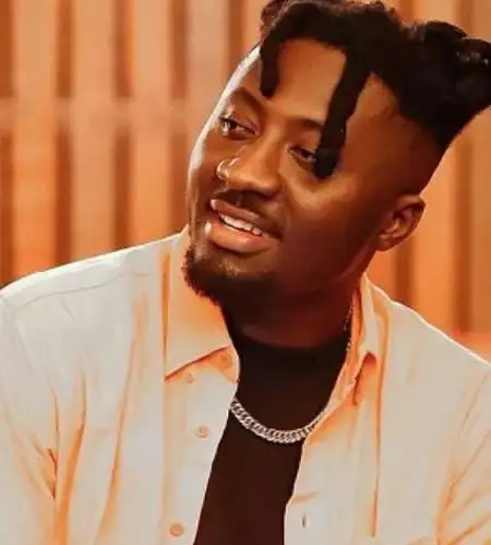 Stop the comparisons; let's celebrate all Ghanaian artistes raising our flag — Amerado By Gideon Afful Amoako  Industry News