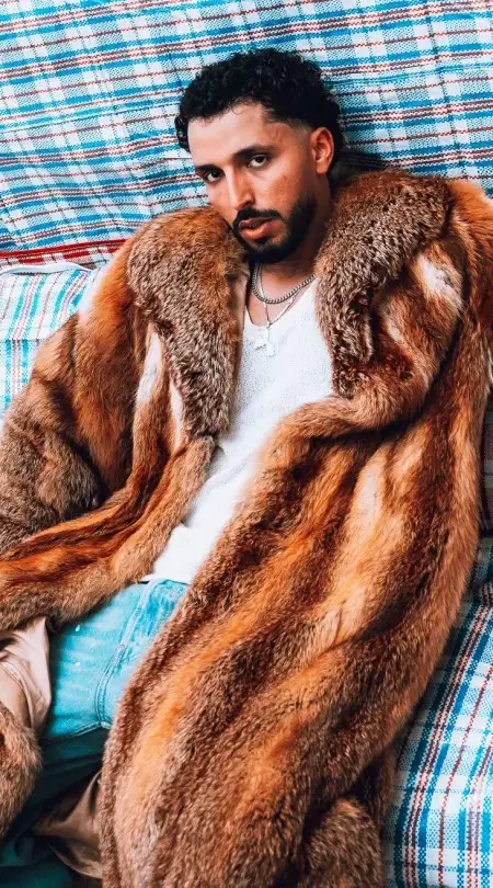 Between roots and reinvention: Moroccan-Belgian singer Tawsen's musical evolution across cultures