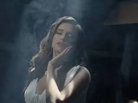 Moroccan artist Hanaa Al Idrissi releases the song "Makmalah Bel Niyyah"