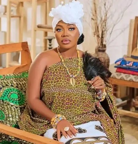 Mzbel signs new artist in a traditional ceremony with schnapps and eggs