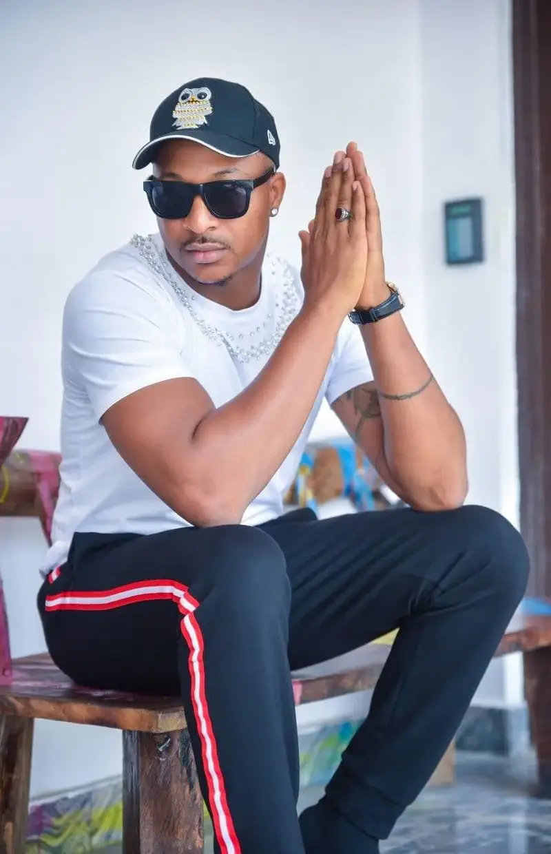 IK Ogbonna laments over the influence of phones on relationships