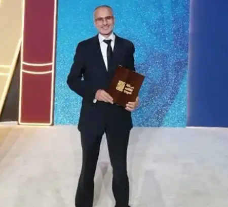 Al-Sadiqi wins the Arab Book Award in Doha